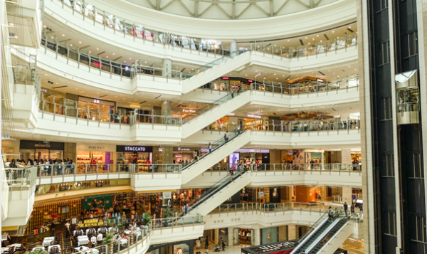 万隆优配 零售业70年变迁：从传统百货到新零售的转型之路